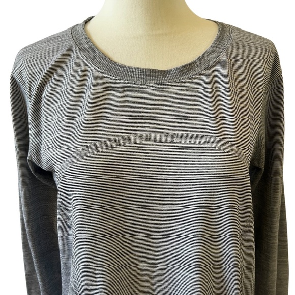 LULULEMON SWIFTLY TECH TEE SHIRT 8 LONG SLEEVE HEATHER GRAY STRETCH ATHLETIC GYM - Picture 3 of 12
